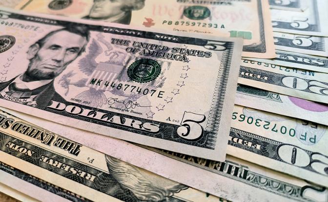 Эксперт Зельцер рассказал о плане падения курса доллара к 90 и ниже