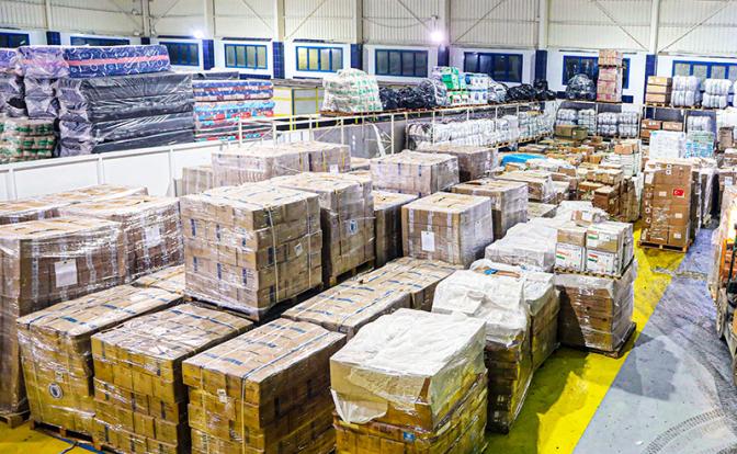 Жители сектора Газа разграбили склады с гуманитарной помощью