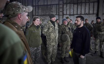 На фото: президент Украины Владимир Зеленский(справа)