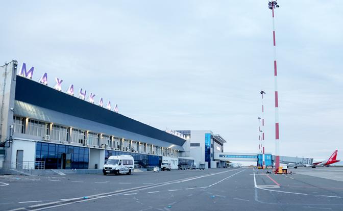 На фото: вид на территорию международного аэропорта Махачкалы, где накануне прошла акция протеста после приземления регулярного рейса из Тель-Авива.