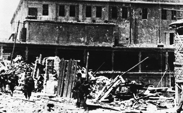 Падение Севастополя: главный вокзал города 23 июля 1942 года, где происходили одни из самых ожесточенных боев 
