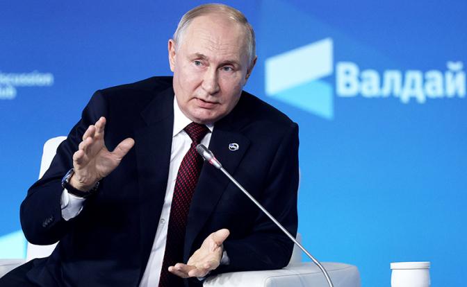 На фото: президент РФ Владимир Путин во время пленарной сессии в рамках XX Ежегодного заседания Международного дискуссионного клуба "Валдай"