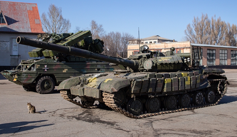 На фото: танк Т-64