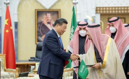 На фото: председатель КНР Си Цзиньпин и король Саудовской Аравии Салман бен Абдель Азиз Аль Сауд, 2022