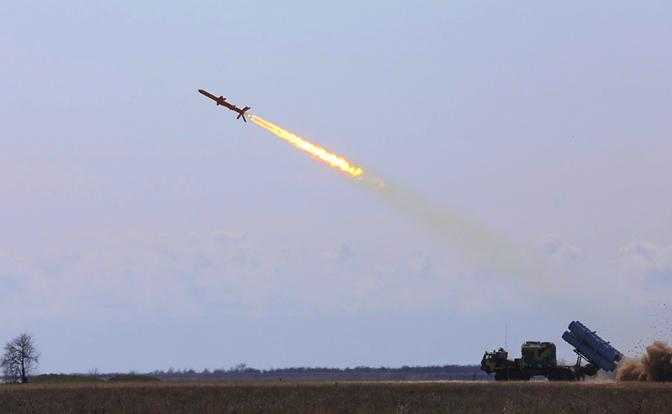 На фото: во время запуска ракеты "Нептун"