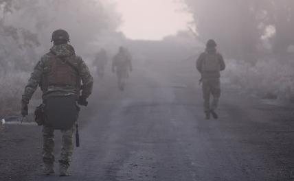 Шестеро бойцов ВС РФ с автоматами покинули позиции в Брянской области