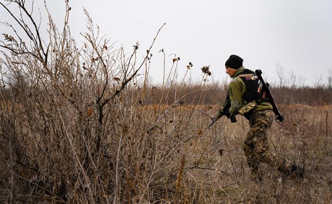 На фото: украинский военнослужащий