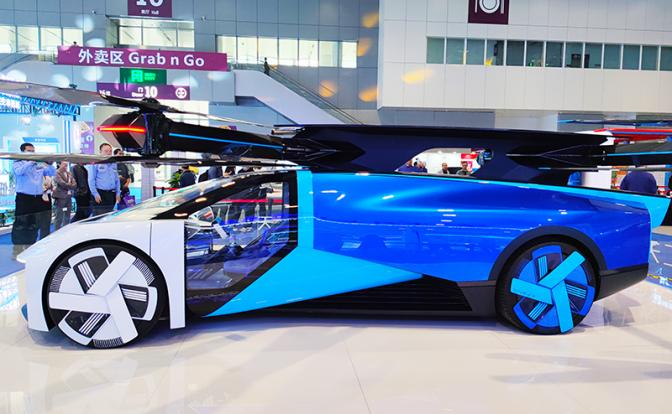 На Китайской международной ярмарке показали необычный летающий автомобиль