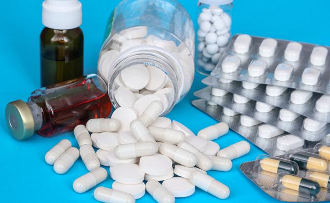 Врач Мясников назвал болезни, которые грозят россиянам из-за недостатка витамина D