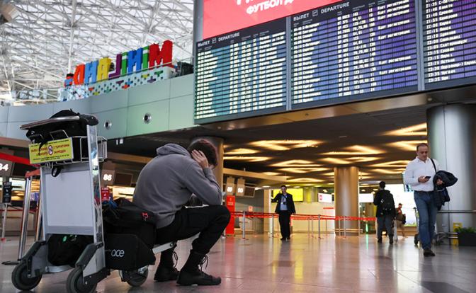 Массированная атака ВСУ: аэропорты Внуково и Домодедово приостановили вылеты и прилеты