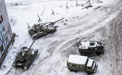 На фото: украинская военная техника на одной из улиц города Авдеевки. Архивное фото.