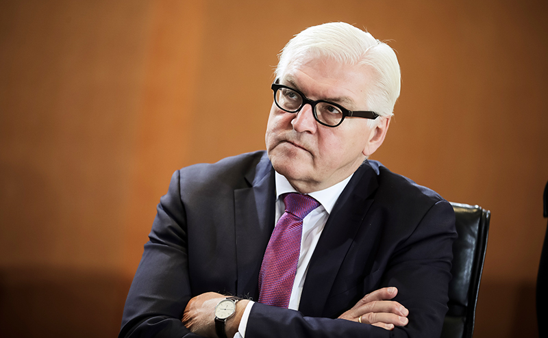 Президент Германии Штайнмайер полчаса ожидал в самолете официальных лиц ...