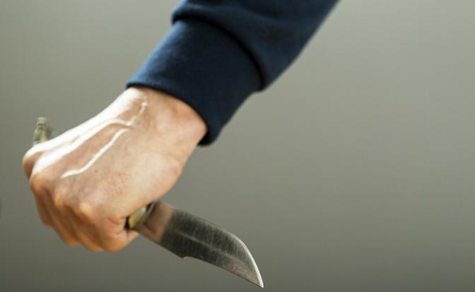 В Петербурге пожилой мигрант напал с ножом на школьника, мальчик находится в тяжёлом состоянии