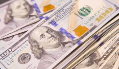 Курс доллара продолжил резкий рост: эксперт описала возможные сценарии в декабре