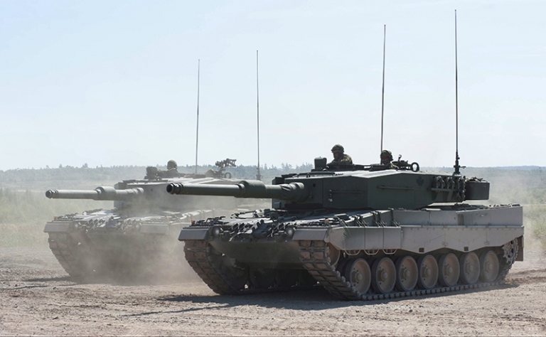 На фото: танк Leopard 2A4