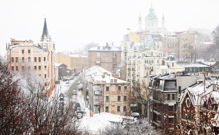 На фото:  Киев. Вид на Андреевский спуск.