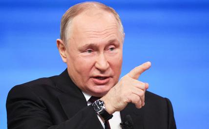 На фото: президент России Владимир Путин во время программы "Итоги года" в Гостином дворе в Москве