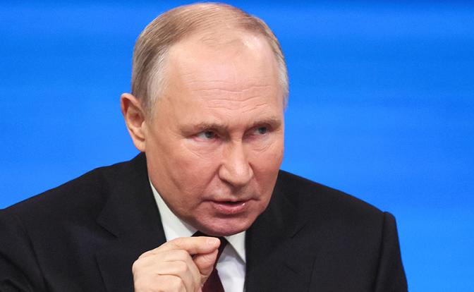 На фото: президент России Владимир Путин во время программы "Итоги года" в Гостином дворе. В 2023 году прямая линия с гражданами и большая ежегодная пресс-конференция с журналистами прошли в совмещенном формате.