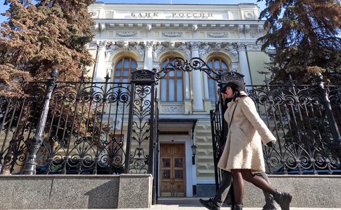 «25,5% по кредитам не предел»: Эксперт назвал последствия повышения ключевой ставки для россиян