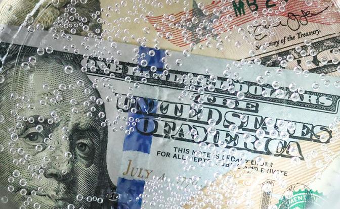 Курс доллара закончил неделю на ровной отметке