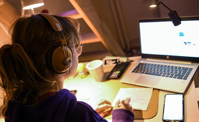 Сотрудник ФСИН заставил 10-летнюю девочку раздеться на камеру и прислать ему видео