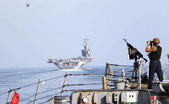 На фото: атомный авианосец USS Dwight D. Eisenhower