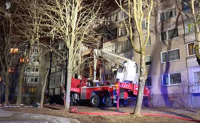 На фото: на месте взрыва в жилом доме в Вильнюсе, Литва