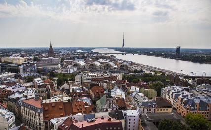 Депортация из Латвии грозит 1167 гражданам России