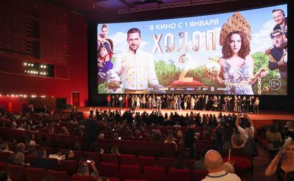На фото: премьера фильма "Холоп 2" в кинотеатре "Каро 11 Октябрь".
