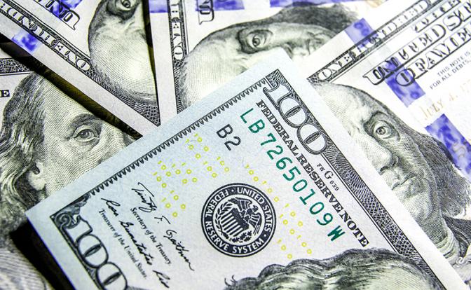 ЦБ сообщил о резком падении курса доллара