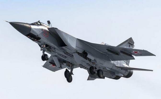 На фото: носитель "Кинжала" истребитель-перехватчик МиГ-31