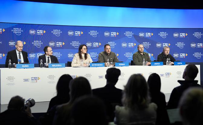 На фото: встреча по украинской "формуле мира" в Давосе
