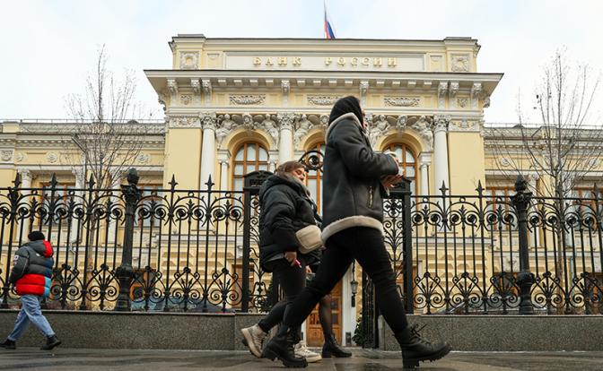 Эксперт: ЦБ пошел на крайние меры борьбы с ростом курса доллара