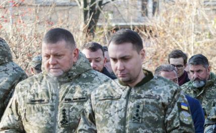 На фото: главком ВСУ Валерий Залужный и руководитель разведки Украины Кирилл Буданов (слева направо)