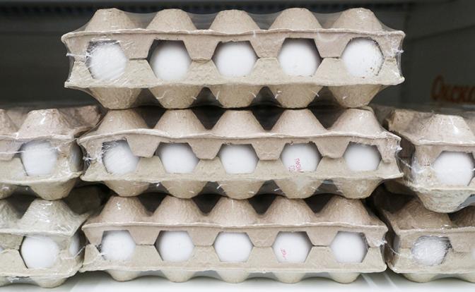 Кемеровчанин о выброшенных из магазина яйцах: ни себе, ни людям