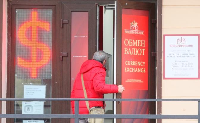 Эксперт назвал лучшее время покупать доллары