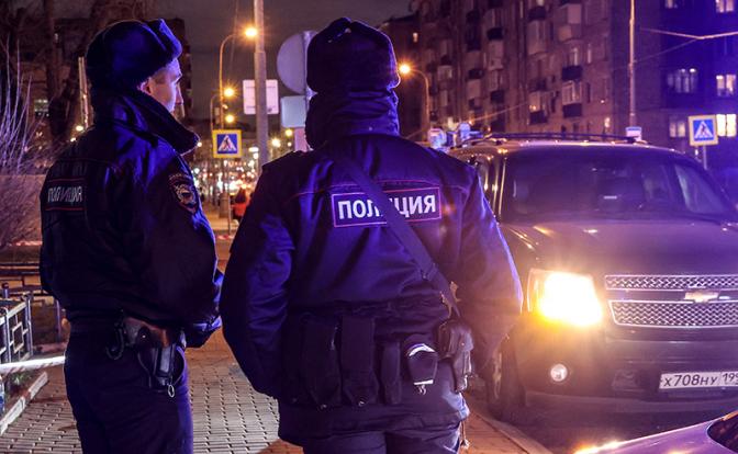 Трое рецидивистов жестоко избили и ограбили прохожего в Москве