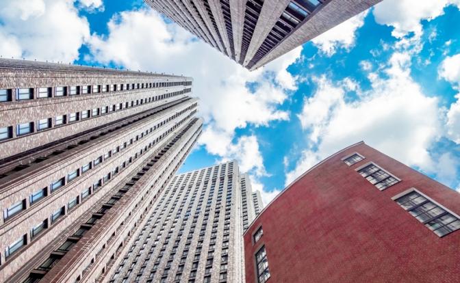 Эксперт объяснил, что делать с недвижимостью на фоне снижения цен на неё