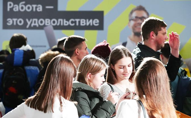 Эксперт объяснил взрывной рост спроса у работодателей на сотрудников-подростков