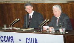 СМИ: Ельцин в 1994 году предлагал Клинтону, чтобы Россия первой вступила в НАТО