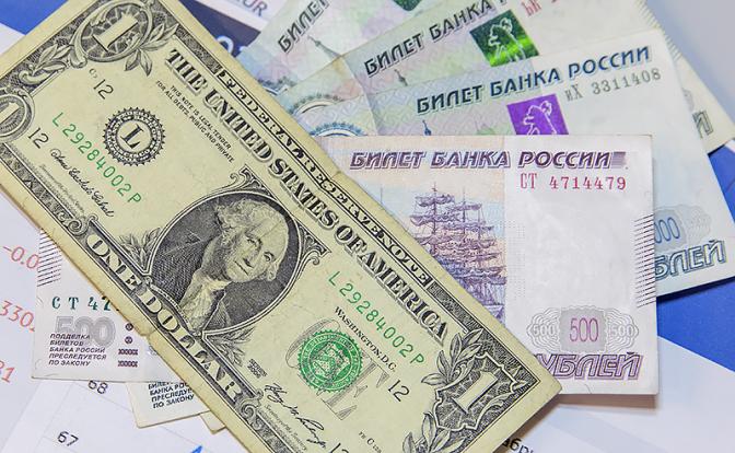 «Как минимум до конца СВО»: эксперт сделал негативный прогноз курса доллара