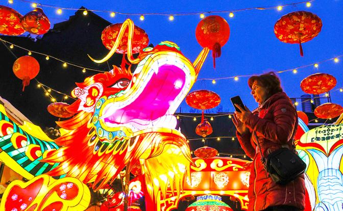 На фото: подготовка к китайскому Новому году в Москве