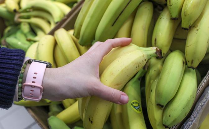 «Не только вкусный фрукт»: гастроэнтеролог назвал необычные свойства бананов