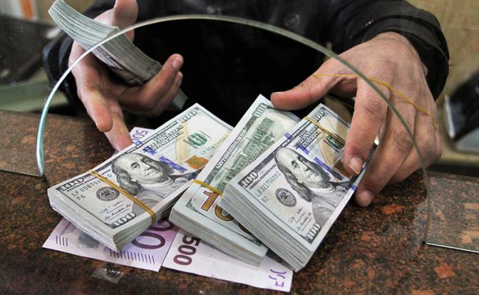 ЦБ назвал объем иностранной наличной валюты у россиян на начало года