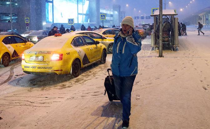 Автопарк такси. Парк машин такси. Дорогое такси. Автомобиль под такси. Московское такси.