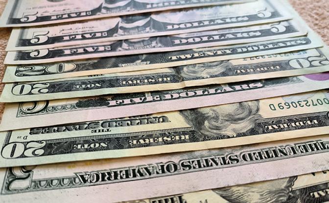 Эксперт сказал, что ждет курс доллара до конца месяца
