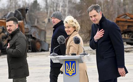 На фото (слева направо): президент Украины Владимир Зеленский, премьер-министр Бельгии Александр Де Кроо и президент Европейской комиссии Урсула фон дер Ляйен