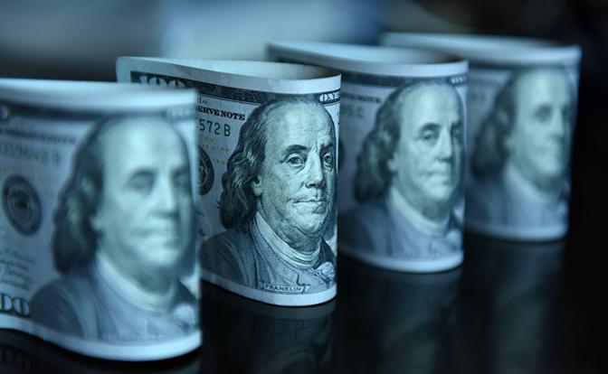 Доллар или банковский вклад: эксперт сказал, как сберечь деньги