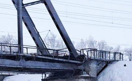 Неизвестные подорвали опоры ж/д моста в Самарской области