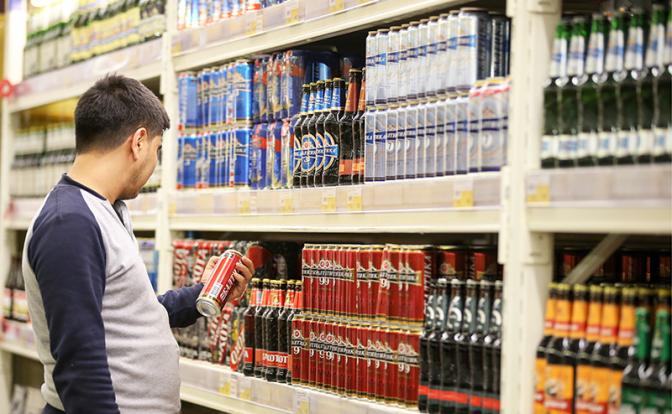 Врач назвал опасность просроченного пива